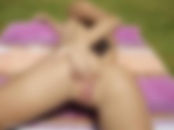 Image #8 from the gallery Anna L naked tanning