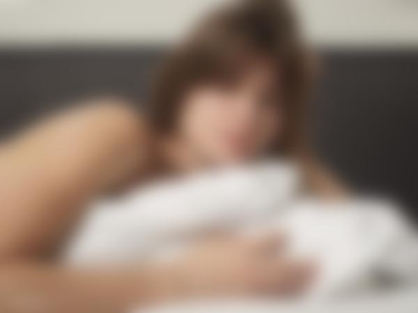 ギャラリー9の画像番号アンナ・L シンプルヌード