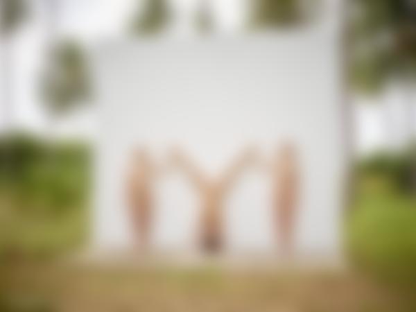 Mynd #9 úr myndasafninu Ariel Marika Melena Maria nakin í frumskóginum