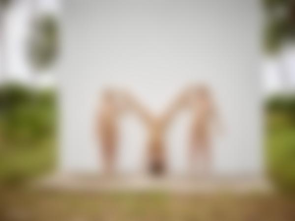 Mynd #8 úr myndasafninu Ariel Marika Melena Maria nakin í frumskóginum