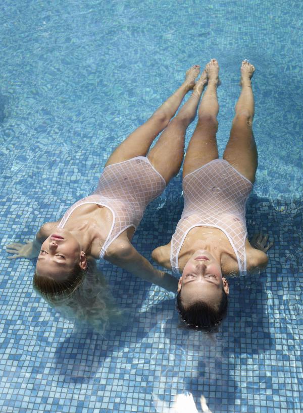 Image n° 3 de la galerie Coxy et Flora fête piscine par Alya