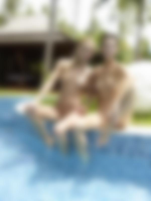 Image n° 11 de la galerie Coxy et Flora fête piscine par Alya