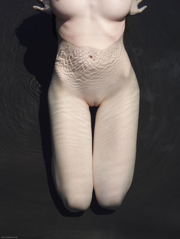 Gambar # 4 dari galeri Kolam hitam Emily