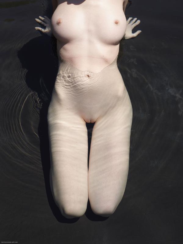 Gambar # 5 dari galeri Kolam hitam Emily