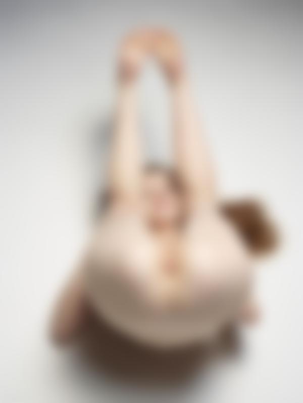 Resim # 9 galeriden Emily kendinden geçmiş