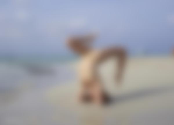 Immagine n.8 dalla galleria Jenna acrobata sulla spiaggia