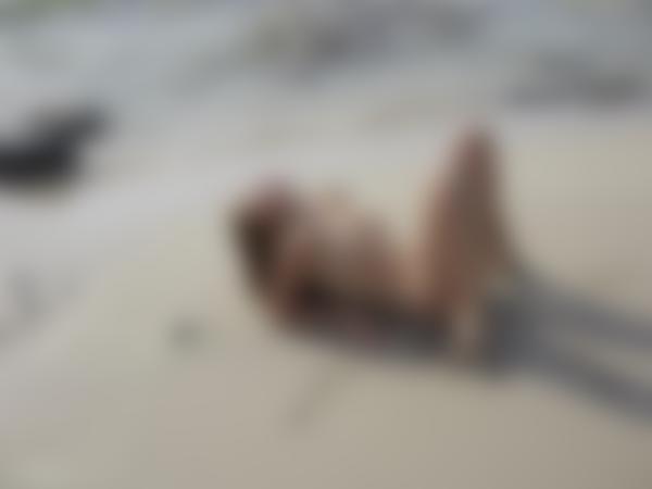 Immagine n.9 dalla galleria Jenna acrobata sulla spiaggia