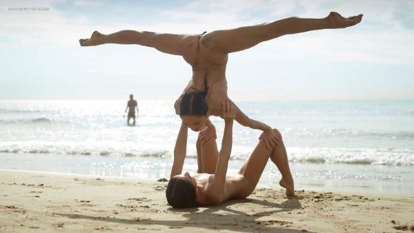 Julietta ve Magdalena'nın sahildeki cesetleri