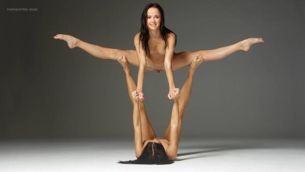 Julietta en Magdalena sexy acrobaten