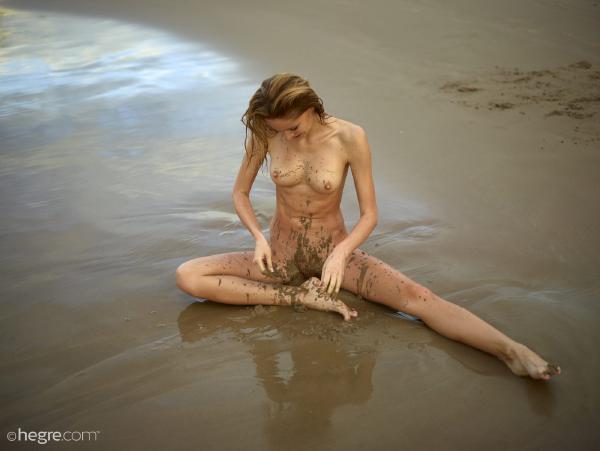 Bild #7 från galleriet Sonya dirty beach girl