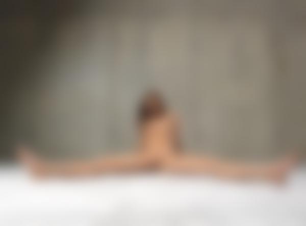 Imagen #8 de la galería Stasha desnuda en concreto