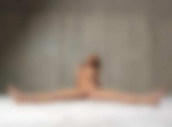 Imagen #10 de la galería Stasha desnuda en concreto