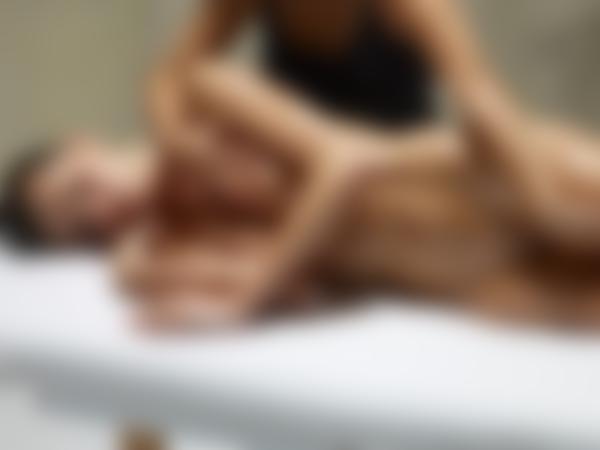 Imagem #10 da galeria Massagem com óleo sensual Tereza