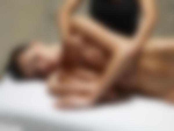 Image n° 8 de la galerie Tereza massage à l'huile sensuel