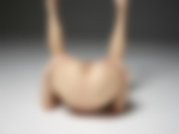 Kuva #10 galleriasta Veronika V alasti ja luonnollinen